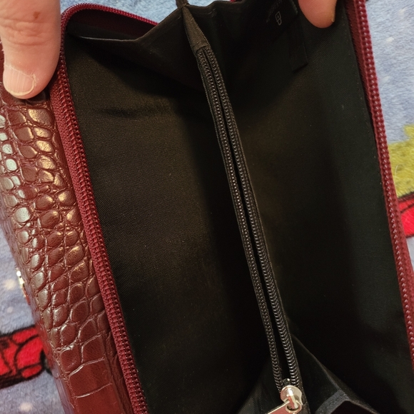 Red Wallet - Picture 3 of 4